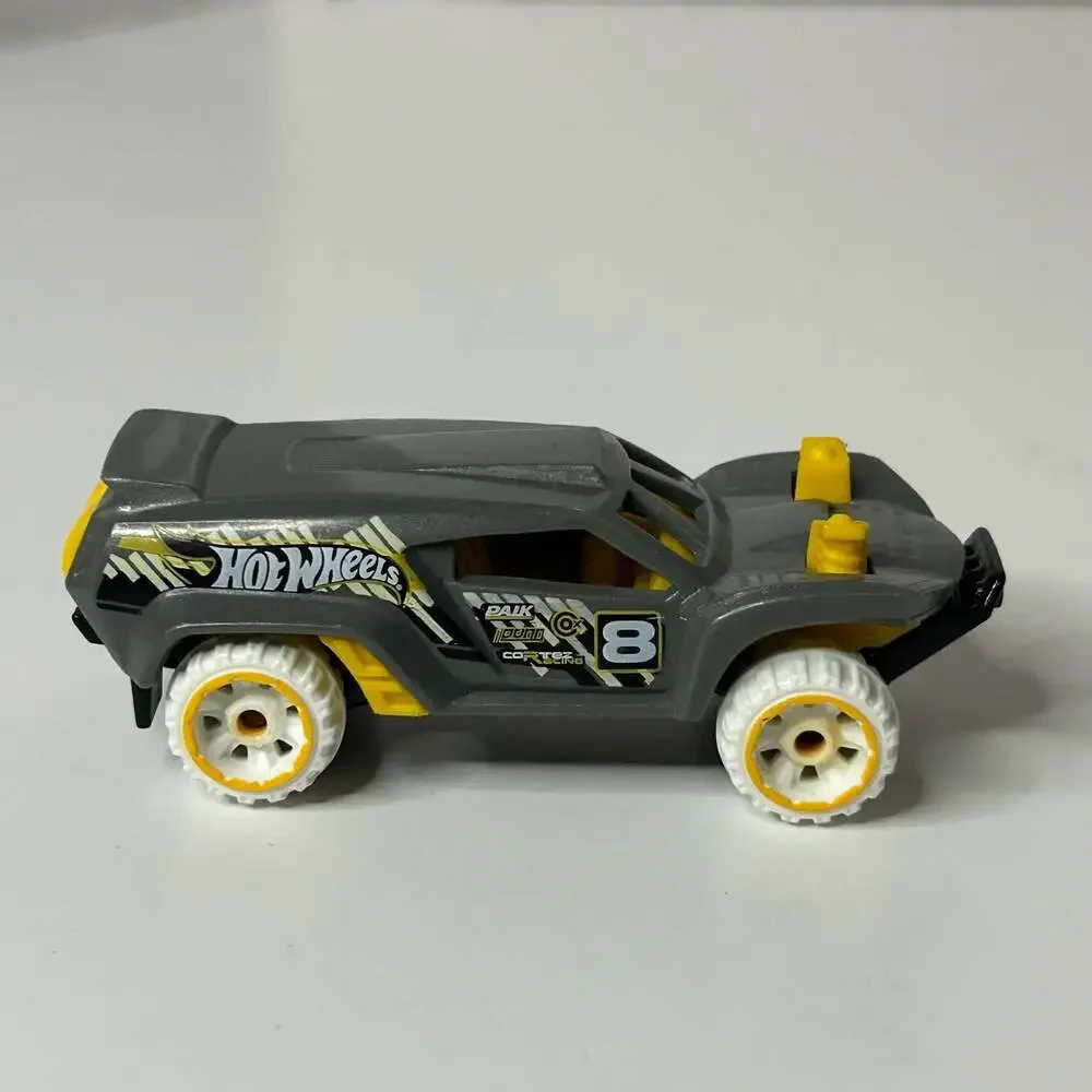 Hot Wheels Land Crusher #8 Snow Stormers Gray and Yellow Diecast Car